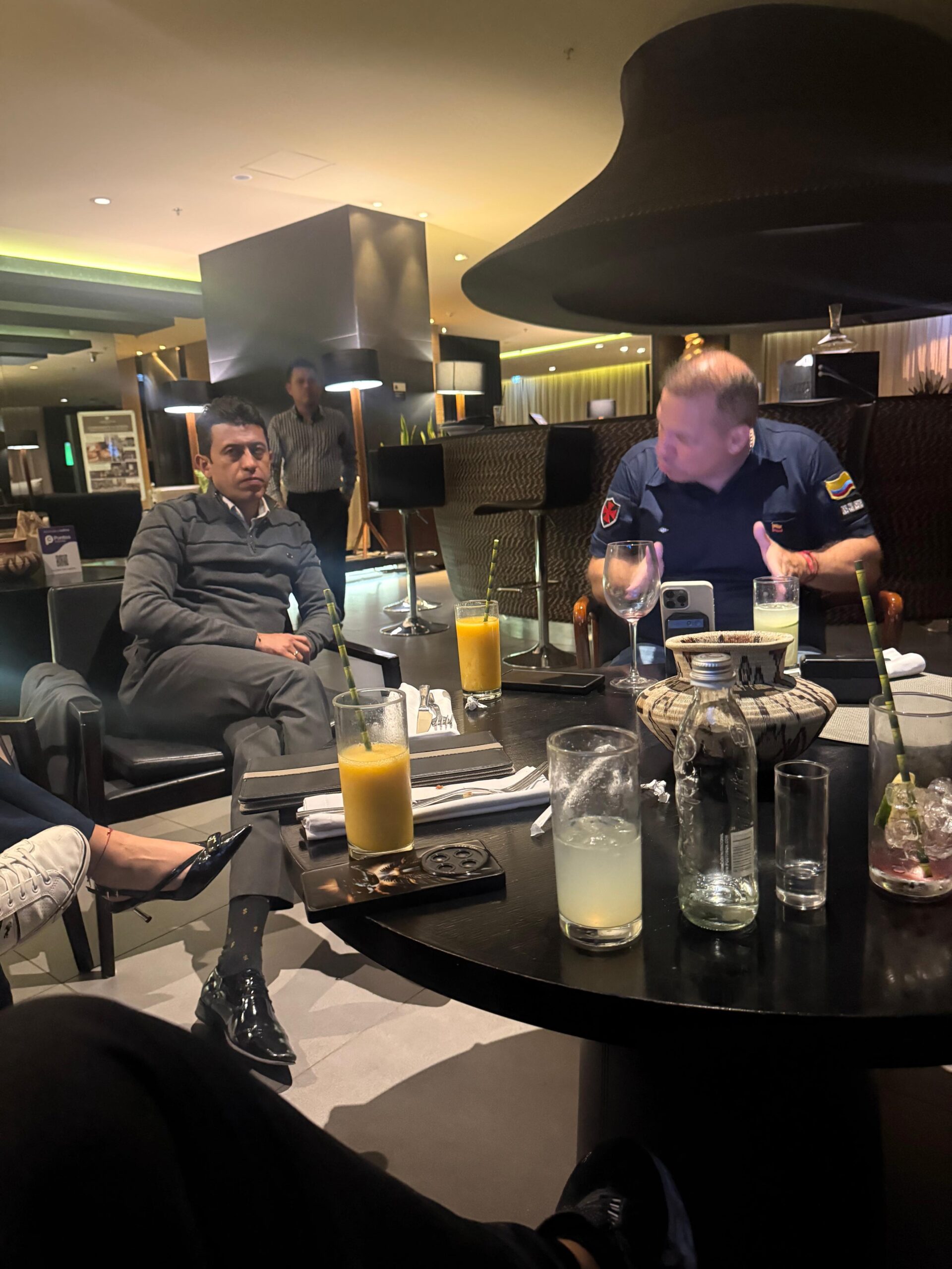 Reunión de Santiago Botero Jaramillo con el concejal 'Fuchi', antes de ser abucheado en protestas de motociclistas en Bogotá / Equipo de prensa de Santiago Botero Jaramillo