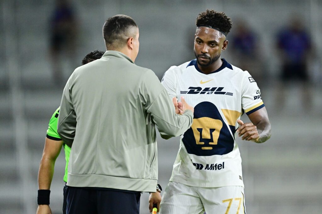 Efraín Juárez y Álvaro Angulo / Getty