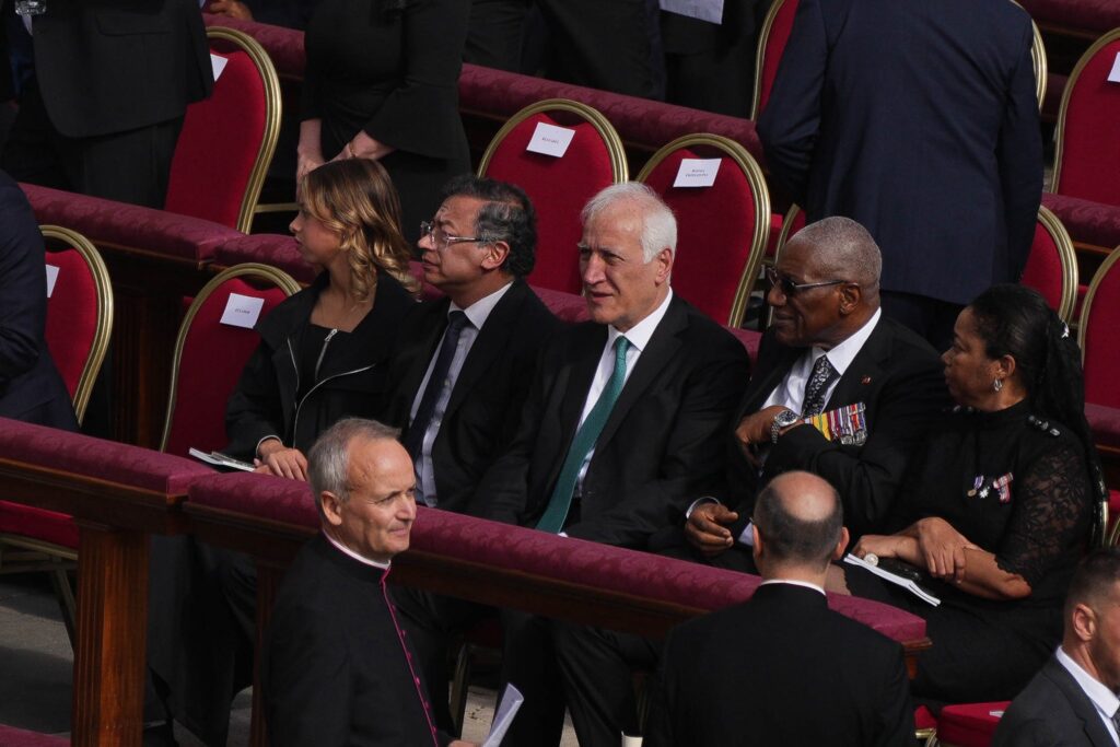 Gustavo Petro y su hija Antonella en la ceremonia del papa León XIV / Presidencia de Colombia
