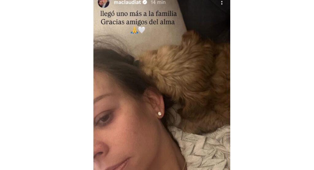  María Claudia Tarazona junto a nueva mascota / Instagram: @maclaudiat