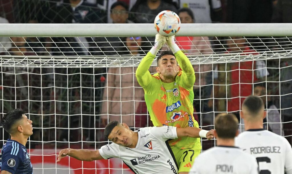 Santiago Mele, arquero de Junior / AFP