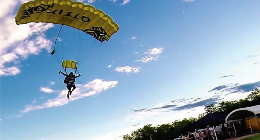 Parapentismo en Flandes / Instagram. @xieloskydive