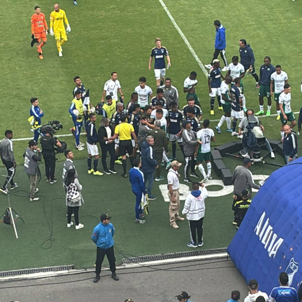 Discusión de Gamero con jugadores del Cali.